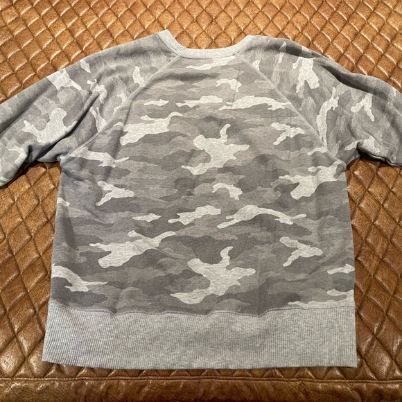 Sweatshirt - Picture 2 of 3